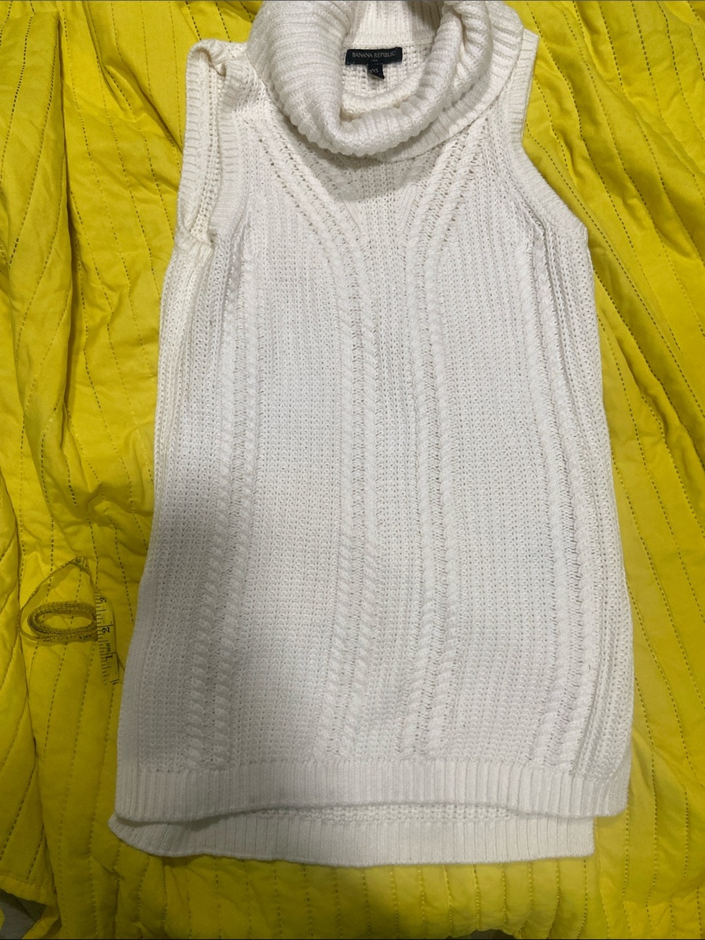 Banana Republic White Sleeveless Cable Turtleneck Sweater
